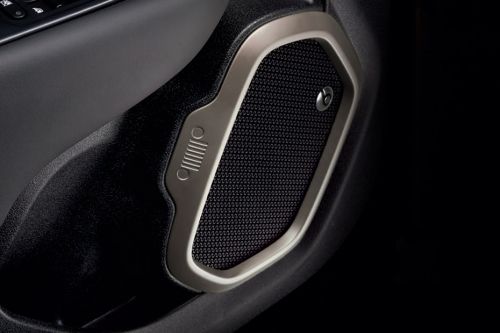 Speakers View of Jeep Renegade