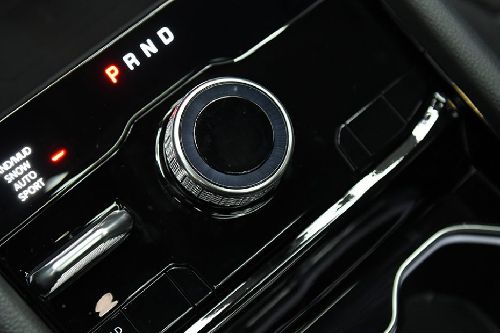 Center Controls of Jeep Grand Cherokee L