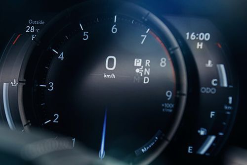 clock in Lexus LC