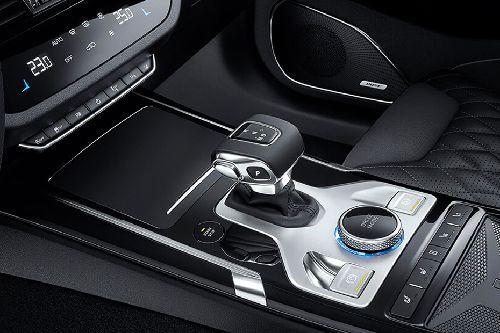 Center Controls of Hongqi HS5