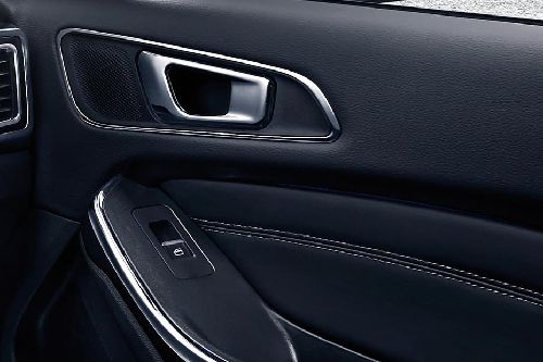 door handle interior of Chery Tiggo 8