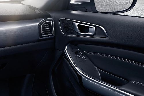 Chery Tiggo 8 Passengers View