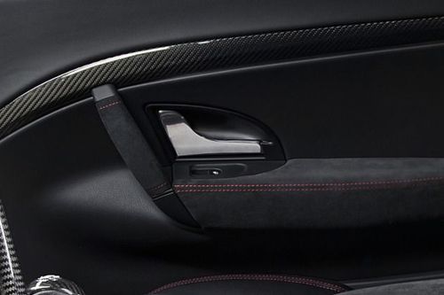 door handle interior of Maserati Granturismo
