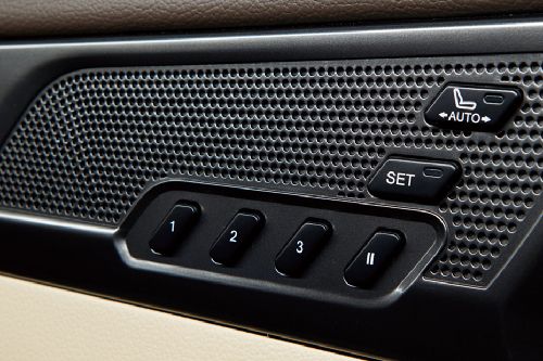 Speakers View of KG MOBILITY Rexton