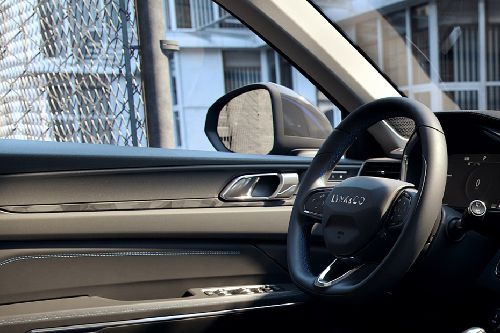 Lynk & Co 01 Passengers View