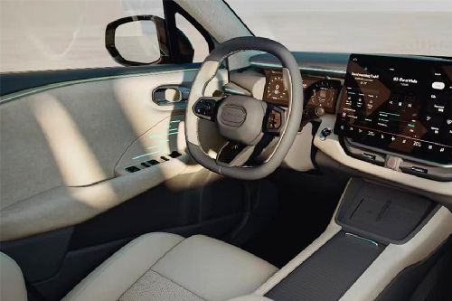 Lynk & Co 06 Passengers View