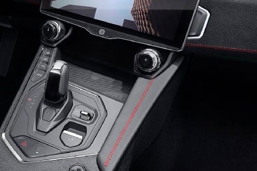 Center Controls of Lynk & Co 05