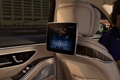 Rear Seat Entertainment of Mercedes-Benz S-Class