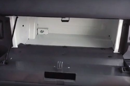 Mitsubishi L300 Glove Box Open