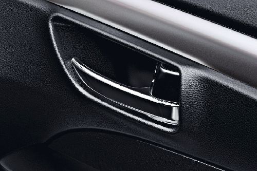 door handle interior of Suzuki Ciaz