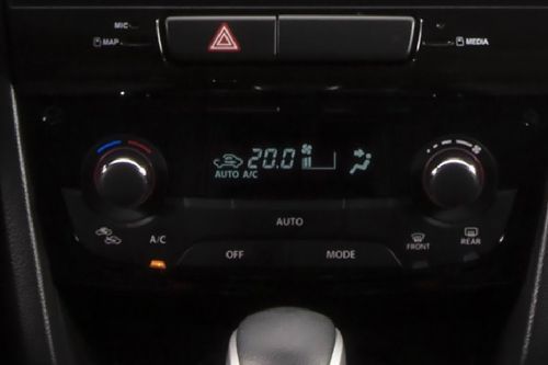 Front AC Controls of Suzuki Vitara