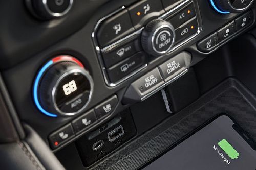 Front AC Controls of Chevrolet Suburban