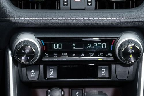 Front AC Controls of Toyota RAV4