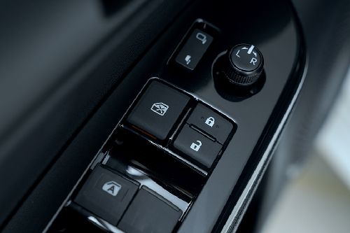 Toyota Yaris Drivers Side In Side Door Controls