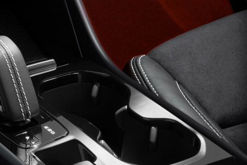 XC40 Cup Holders