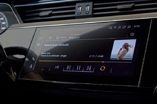 Q8 E-tron touch screen