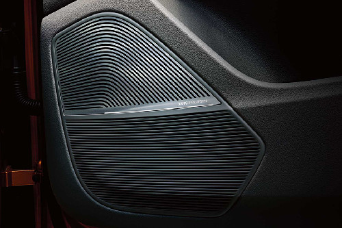 Speakers View of Audi Q8