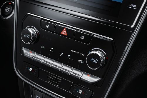 Front AC Controls of Ssangyong Tivoli