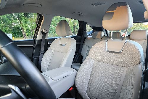 Hyundai Tucson front seats