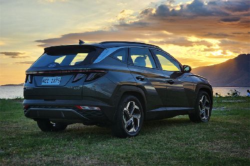 Hyundai Tucson rear medium side view