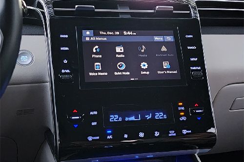 Hyundai Tucson stereo view