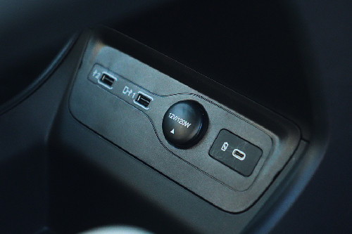 GAC M8 power accessories outlet view