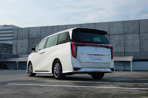 Rear Cross Side View GAC M8 rear cross side view