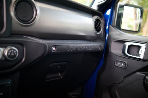 Jeep Wrangler glove box