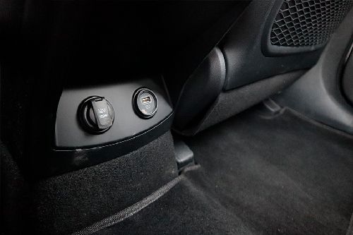 Kia Sorento power accessories outlet view