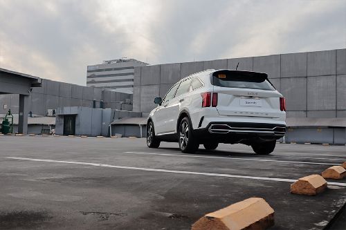 Rear Cross Side View Kia Sorento rear cross side view