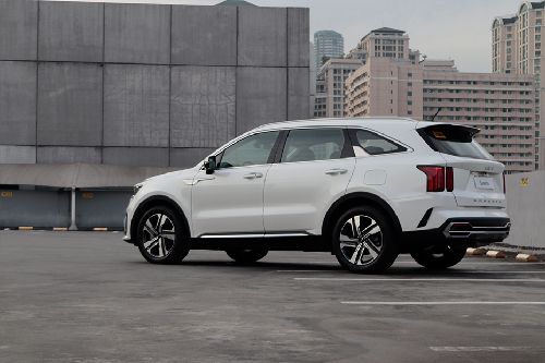 Kia Sorento rear medium view