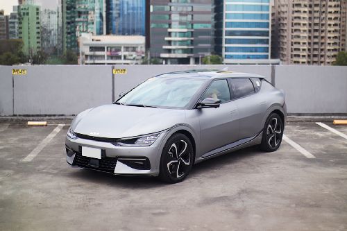 Front Angle Low View Kia EV6 front angle low view