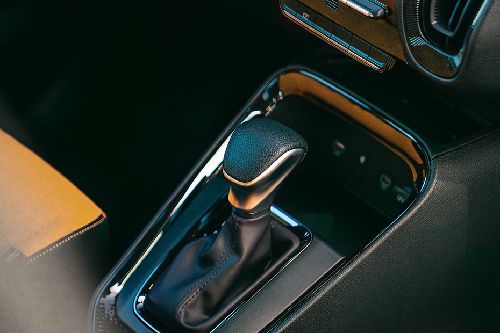 Kia Sonet gear shifter