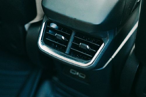 Lynk & Co 06  ac vents