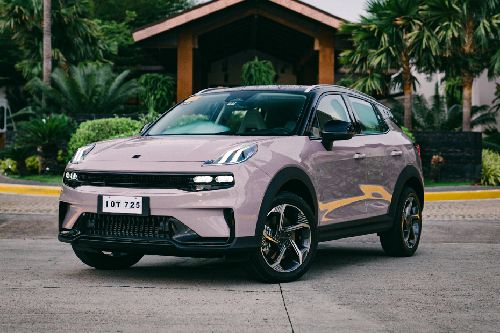 Front Angle Low View Lynk & Co 06 front angle low view