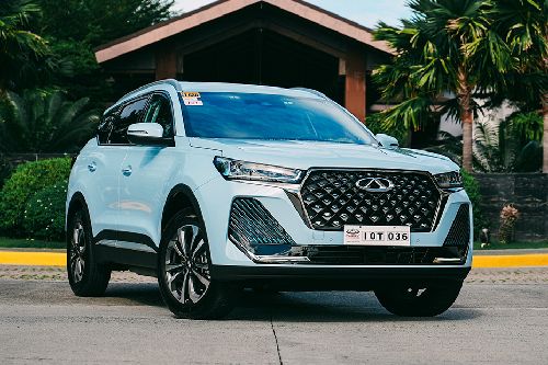 Lynk & Co 06 front side view