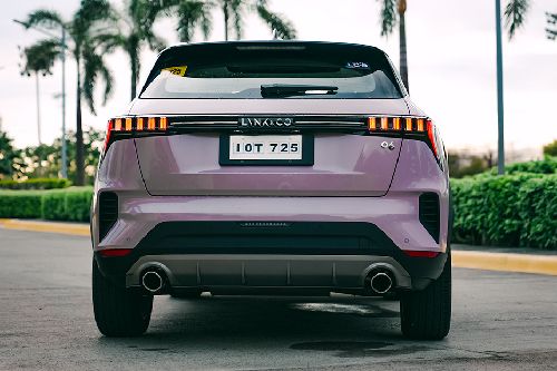 Lynk & Co 06 full rear view