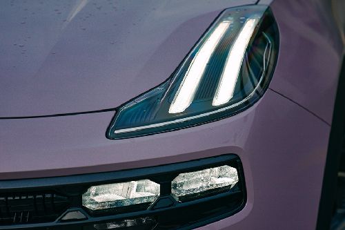 Lynk & Co 06 headlight