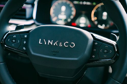 Lynk & Co 06 multi function steering