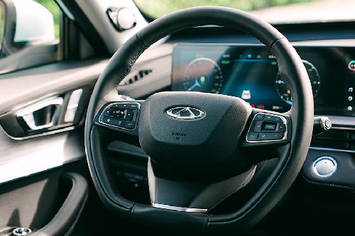 Lynk & Co 06 steering wheel