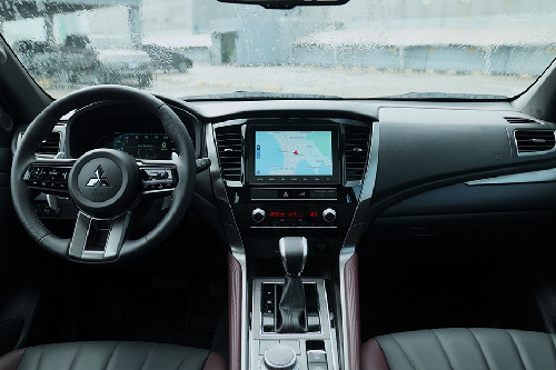 Mitsubishi Montero Sport dashboard view