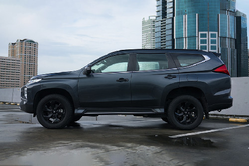 Mitsubishi Montero Sport drivers sideview