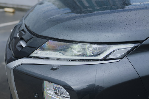 Mitsubishi Montero Sport headlight