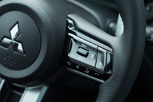 Mitsubishi Montero Sport multi function steering