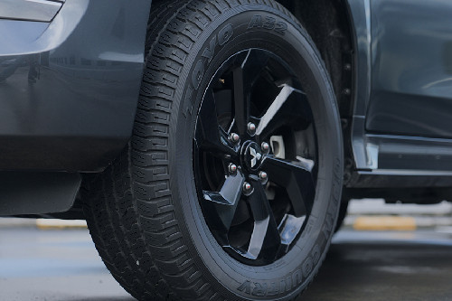 Mitsubishi Montero Sport wheel