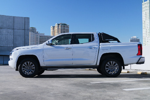 Mitsubishi Triton drivers sideview