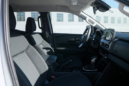 Mitsubishi Triton front seats