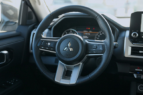 Mitsubishi Triton steering wheel