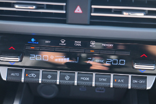 Mitsubishi XForce front ac controls