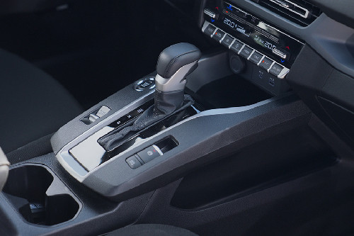 Mitsubishi XForce gear shifter